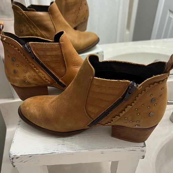 Musse & Cloud Size 40 Booties - Picture 2 of 9